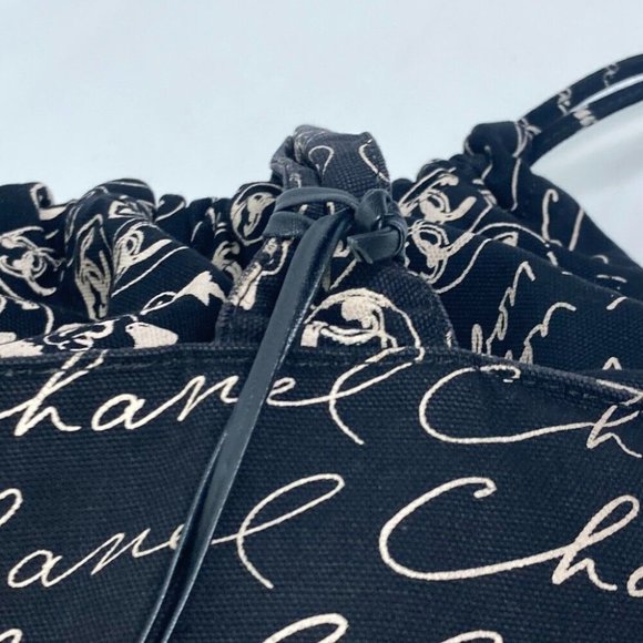 CHANEL With mirror charm Camellia Logo Bucket Drawstring Shoulder Tote Bag - Picture 2 of 16